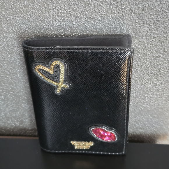 Victoria's Secret Black Passport Holder with Heart and Lip Design - Picture 8 of 9